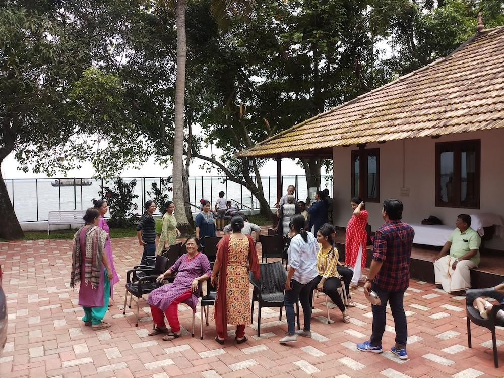 Saro Lake County Kumarakom Exteriör bild