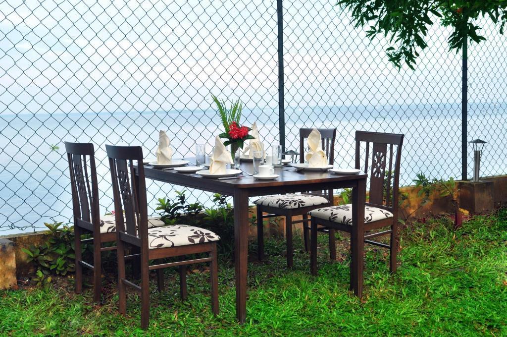 Saro Lake County Kumarakom Exteriör bild
