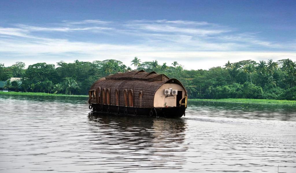 Saro Lake County Kumarakom Exteriör bild