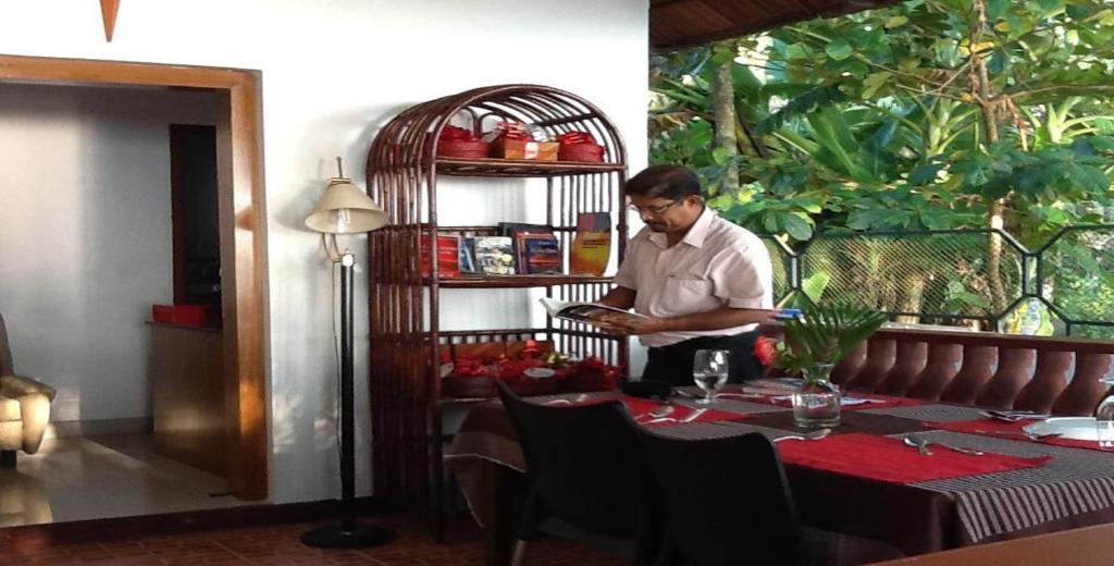 Saro Lake County Kumarakom Exteriör bild