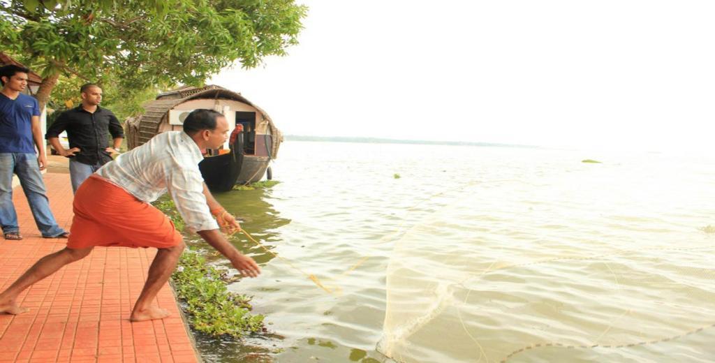 Saro Lake County Kumarakom Exteriör bild