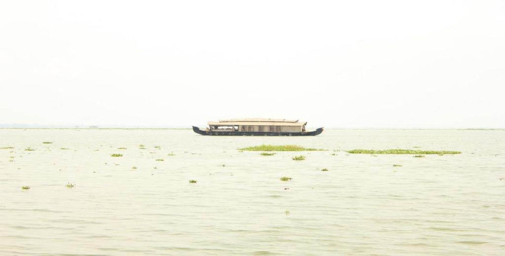 Saro Lake County Kumarakom Exteriör bild