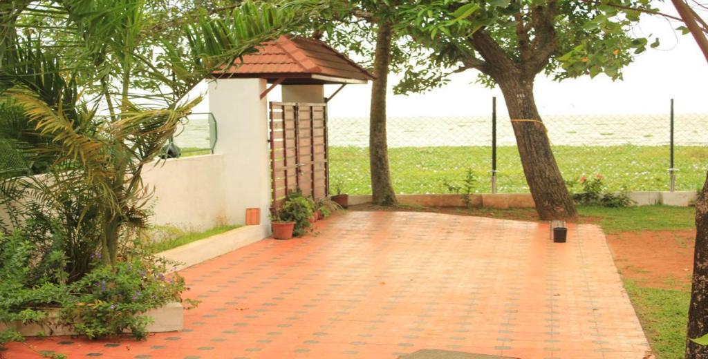 Saro Lake County Kumarakom Exteriör bild
