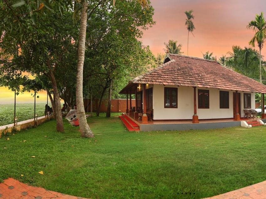 Saro Lake County Kumarakom Exteriör bild