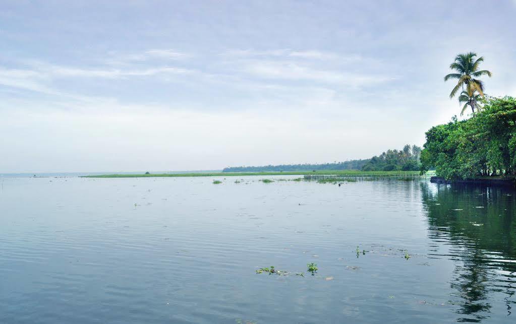 Saro Lake County Kumarakom Exteriör bild