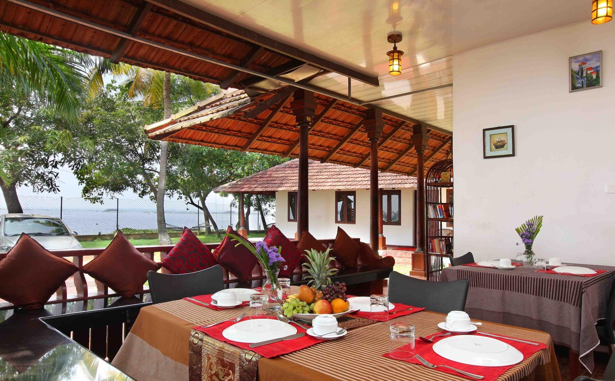 Saro Lake County Kumarakom Exteriör bild